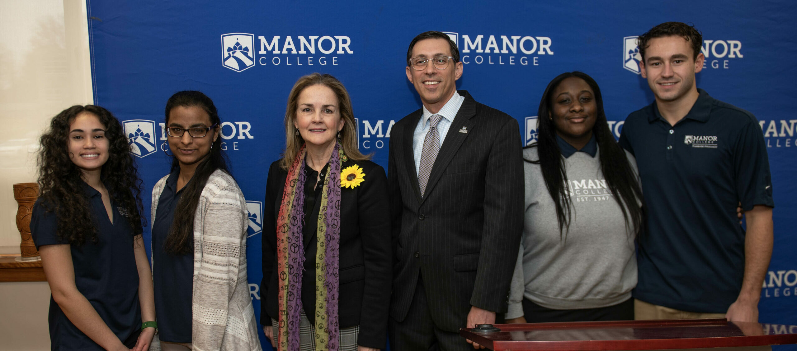 Congresswoman Madeleine Dean and Manor College President Dr. Jonathan Peri pose with students.