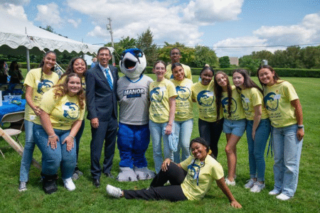 Group of Manor students and President Peri at New Student Orientation.