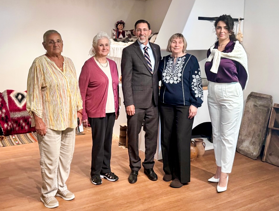 From left to right: Curator of the Manor College Ukraine Heritage Museum, Chrystyna Prokopovych, Tetjana Danyliw, Project Resilience Librarian, Jon Peri, President of Manor College, Prof. Larysa Didkovska, Rector of the Ukrainian Free University and Alona Babkevych, Student Records Assistant.
